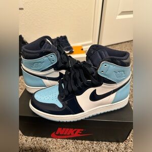 Wmns Air Jordan 1 Retro High OG 'Blue Facts Fit Activity
Chill'